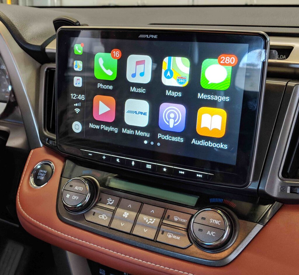 Alpine iLX-F309 touchscreen stereo installed in a 2015 Toyota RAV4