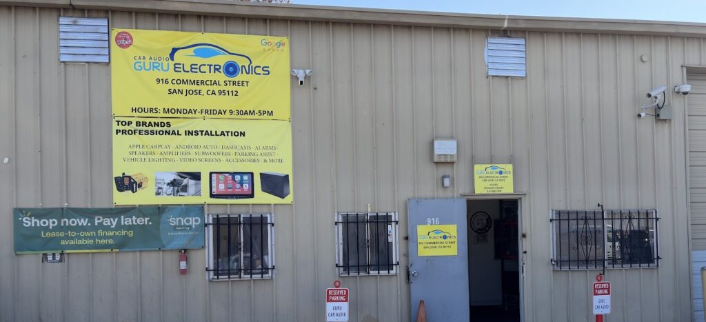 Front of the Guru Electronics store